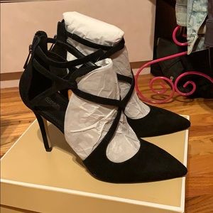 Michael Kors suede pump